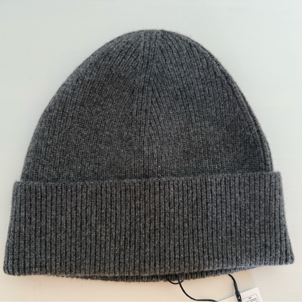 Theory Camden Beanie in Ribbed Cashmere - Grey Heather